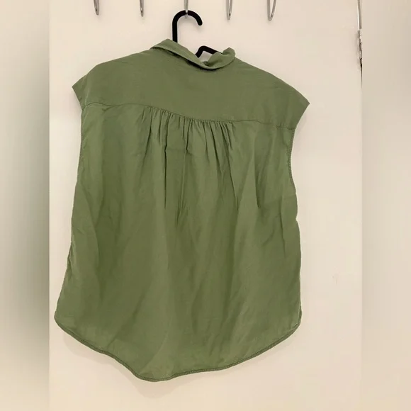H&M green summer button down - Picture 3 of 4
